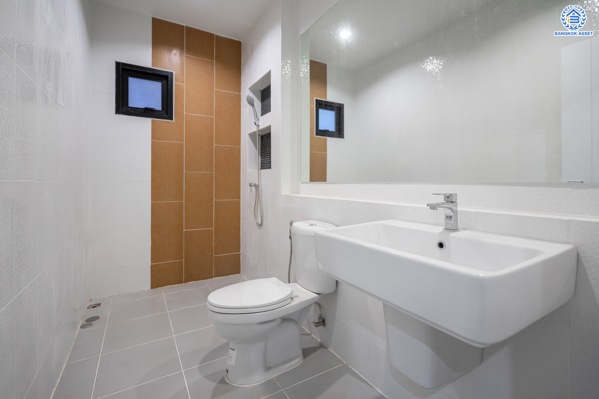 บ้านมือสองตกแต่งใหม่ ม.ชัยพฤกษ์ บางบัวทอง บ้านเดี่ยวแบรนด์ LH หลังมุม เนื้อที่ 77.1 ตร.ว. ฟังก์ชัน 3 ห้องนอน 4 ห้องน้ำ 1 ห้องอเนกประสงค์ 1 ห้องแม่บ้าน จอดรถ 2 คัน พร้อม Facilities ครบครัน บนทำเลเดินทางสะดวก ติดถนนบางกรวย-ไทรน้อย ใกล้เซ็นทรัลเวสต์เกต และรถไฟฟ้าสายสีม่วง "สถานีบางพลู"